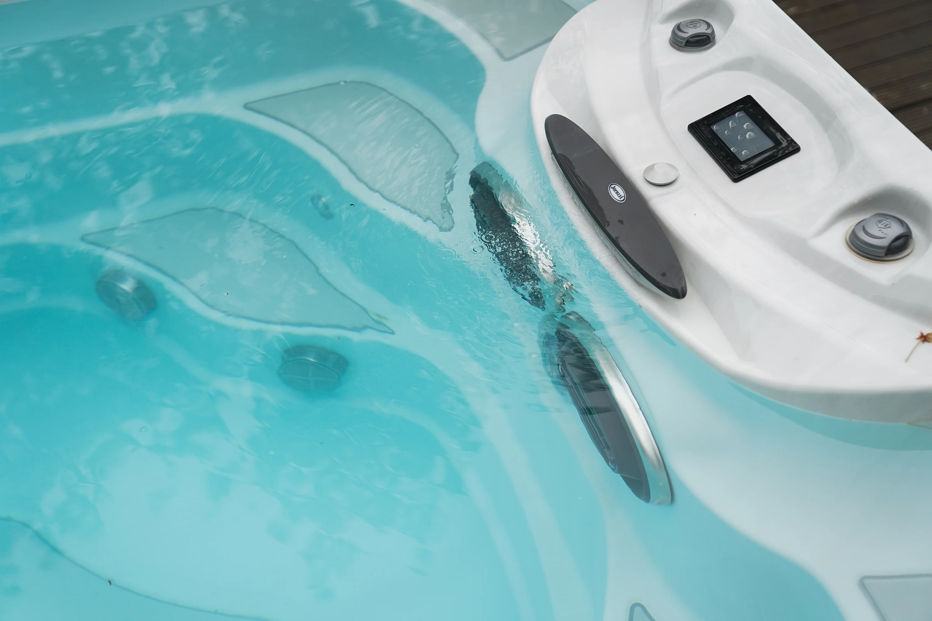 Jacuzzi® PowerActive™ J-19™ Swim Spa - Image 10