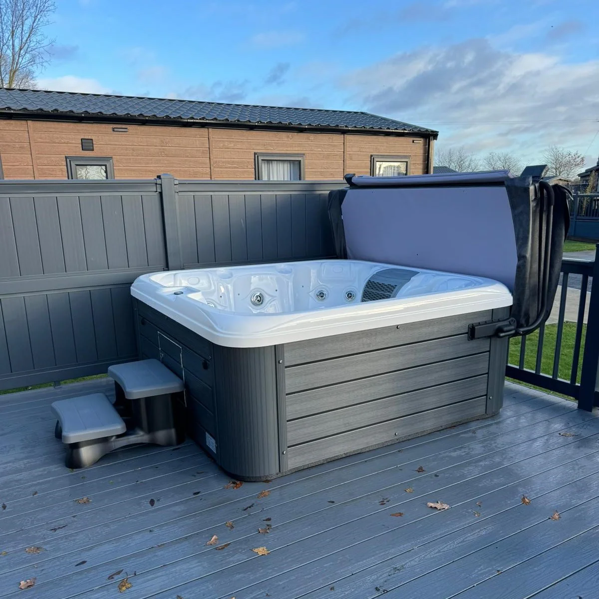 Platinum Spas Vacation Lounge Hot Tub - Image 14